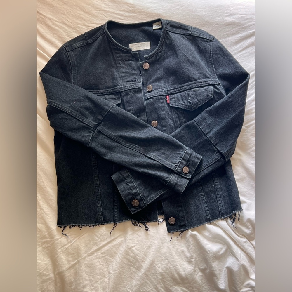 Black Levi’s altered trucker jean jacket.